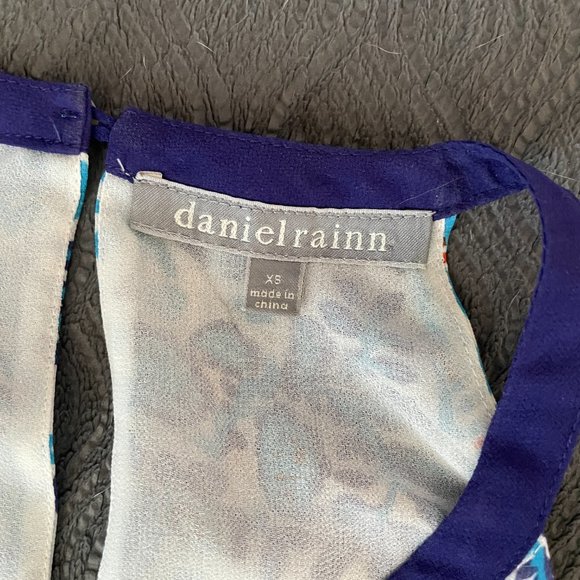 Daniel Rainn Sleeveless Top - Picture 4 of 4